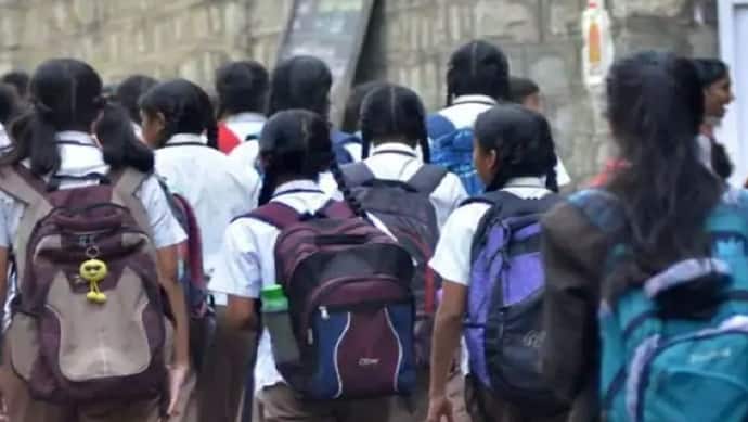 Kurukshetra News teacher pressurizing girl student for friendship threatened to fail her in exams 