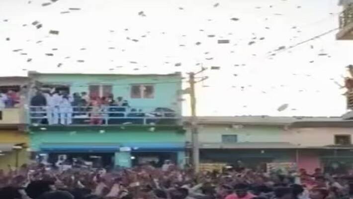 mehsana news lakhs of rupees blown in marriage people gathered to collect