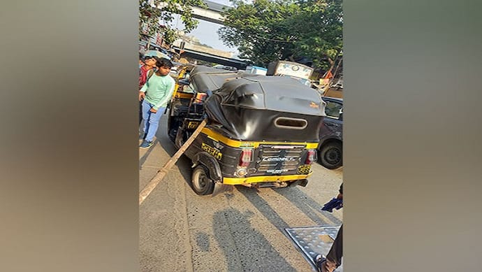 Mumbai news iron pole fallen on moving  auto woman died