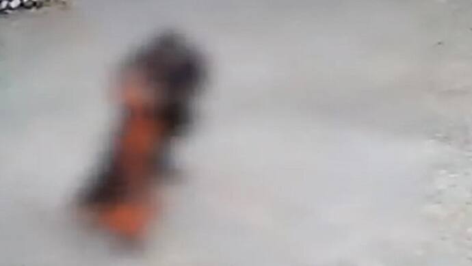 jamui news man forcibly kissing a woman and ran away video goes viral 