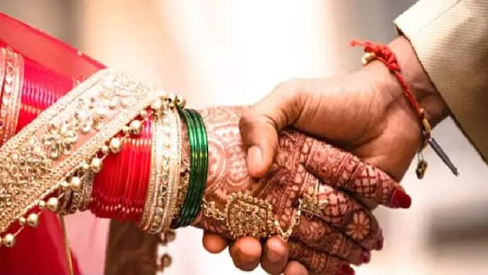 Nalanda news ,caught couple in a closed room by villagers and got them married
