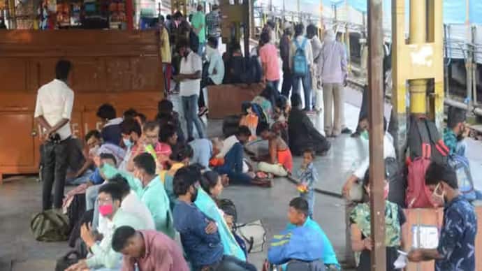 embarrassing news obscene film started playing on tv screen in patna junction railway station
