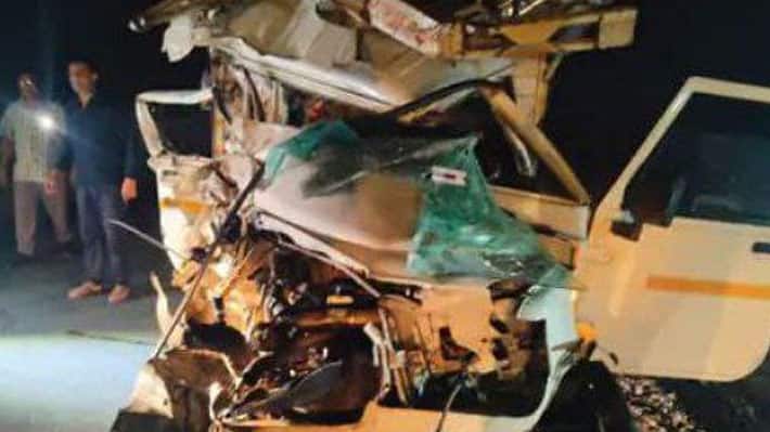 Painful death of five people of a same family after accident truck pickup collision in churu