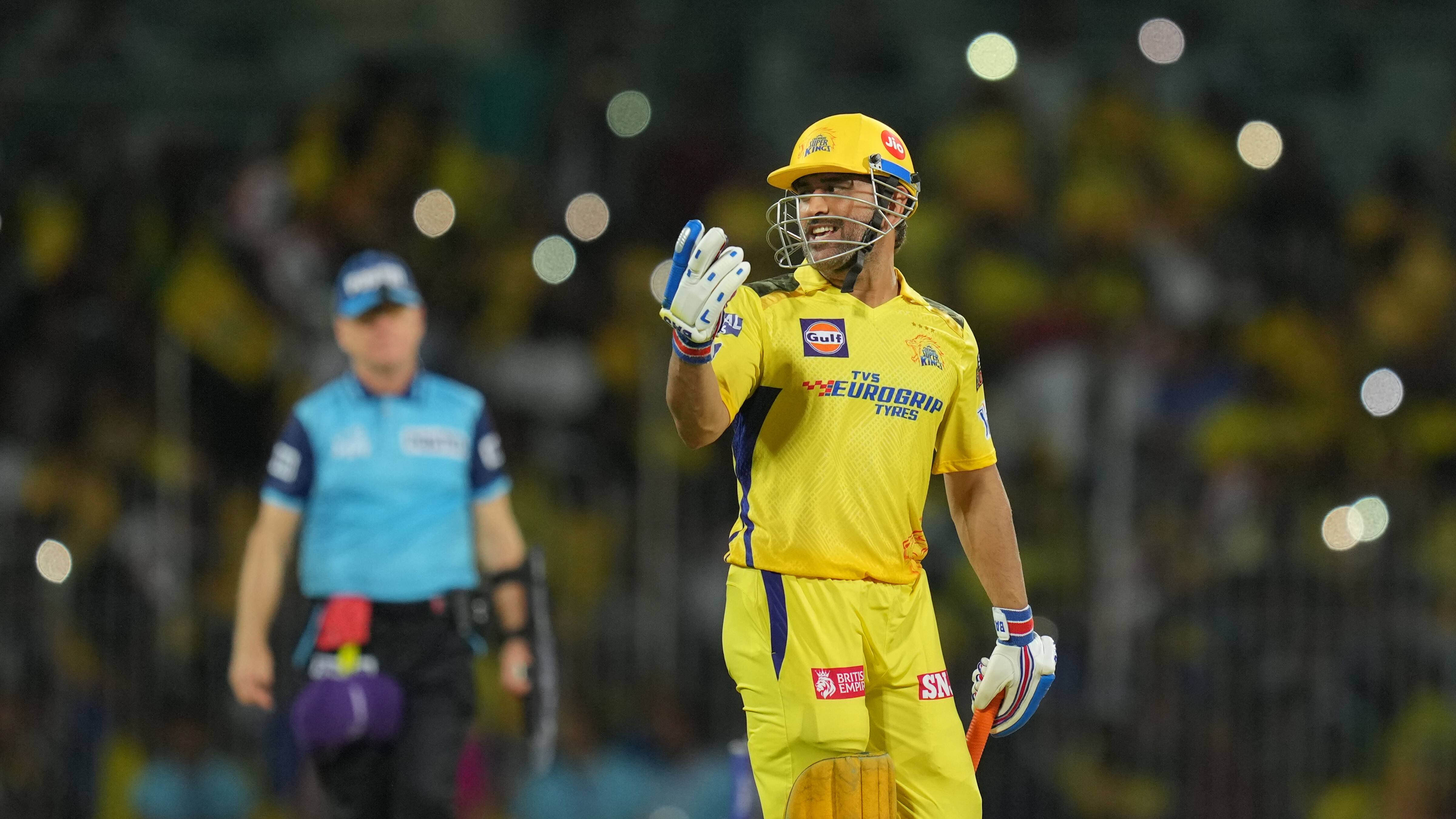 MS Dhoni warns CSK bowler for playing not well