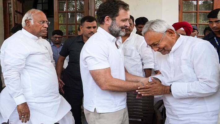 Nitish With Rahul Gandhi 