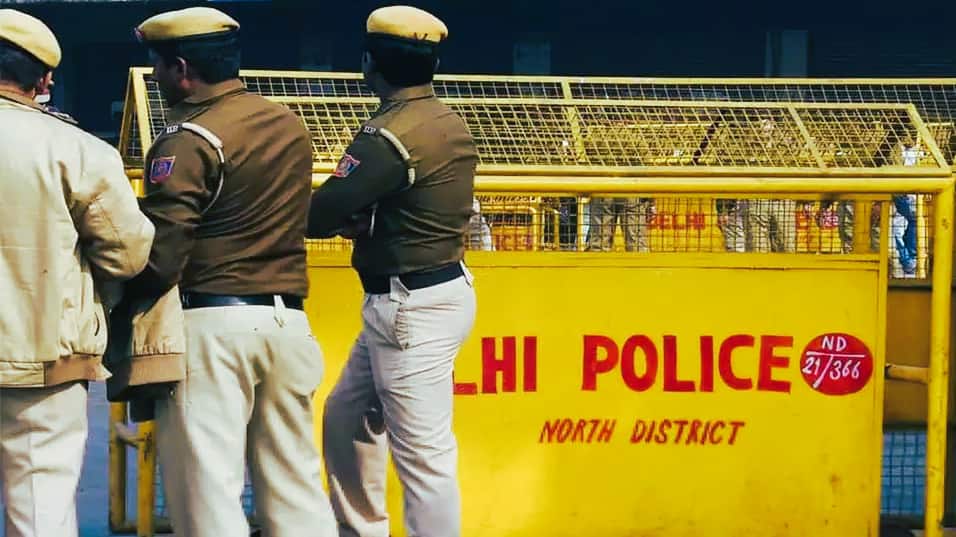  4 policemen arrested for robbery in Delhi