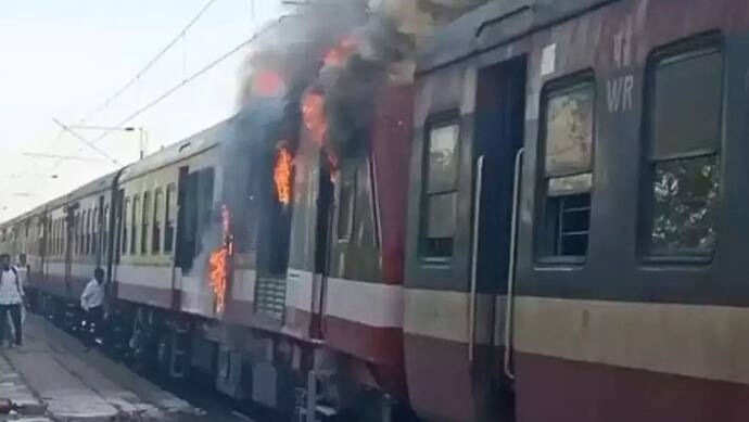 Ratlam Demu Train Fire Accident fire broke out in two bogies in indore 