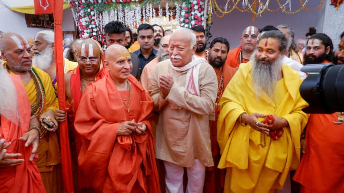 India needs to nurture knowledge of Vedas Sanskrit to become vishwa guru says RSS chief mohan Bhagwat 