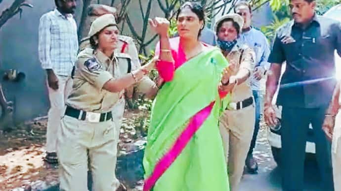 YS Sharmila slaps lady police