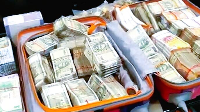  Dehradun Police recovered 1.5 crore cash from accountant house