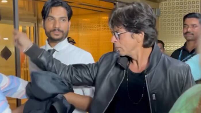 Shah Rukh khan Misabehaved With Fan