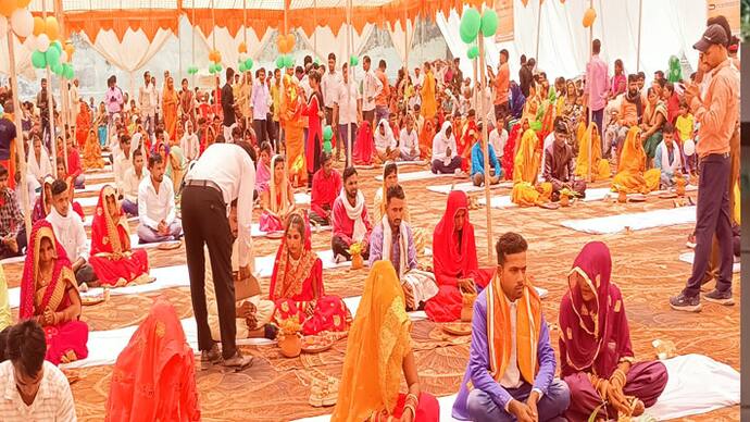 Unique mass marriage in Rajasthan  2100 the bride and groom will take seven rounds