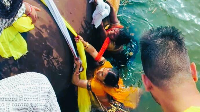 boat capsize in Ganga in Ballia