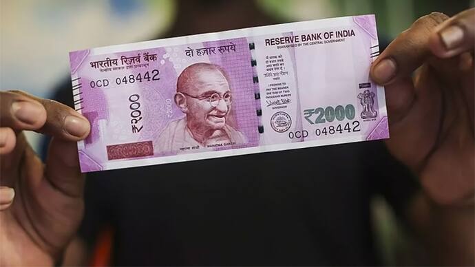 2000 Rupee Note Exchange Day 1