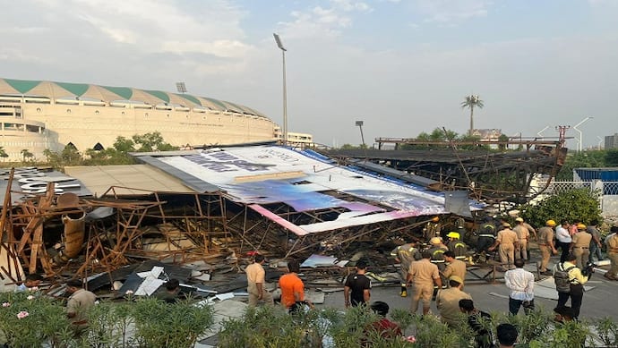  ekana stadium huge hoarding fell And daughter mother died 