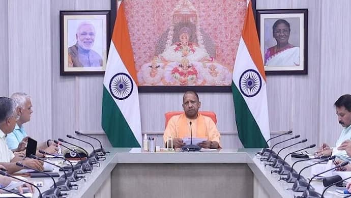 lucknow news CM Yogi reviewed functioning of redressal of public grievances