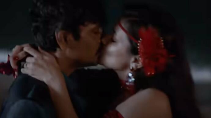 Nawazuddin Siddiqui-Avneet Kaur Kissing Scene