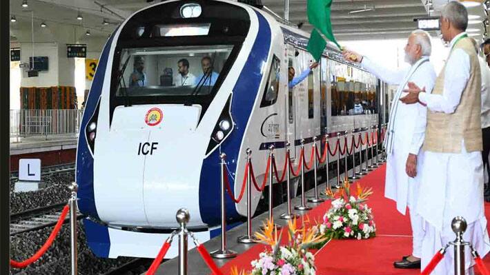 pm modi inaugurated five Vande Bharat Express