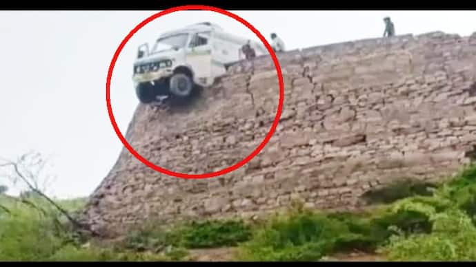  ambulance hanging at 150 feet height in karanpur 