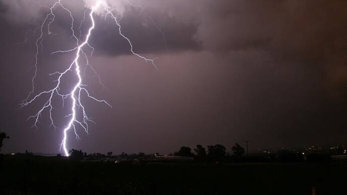 lightning strikes in Azamgarh