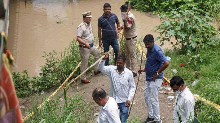 delhi girl murder mystery chopped up body found near geeta colony flyover