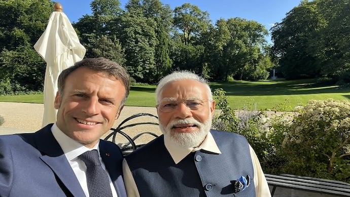 Emmanuel Macron Selfie with Narendra Modi