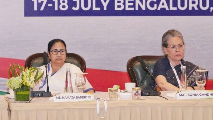 Mamata Sonia spoke for  half an hour before the start of the opposition meeting in Bengaluru bsm