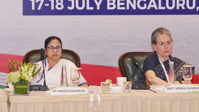 Mamata Sonia spoke for  half an hour before the start of the opposition meeting in Bengaluru bsm
