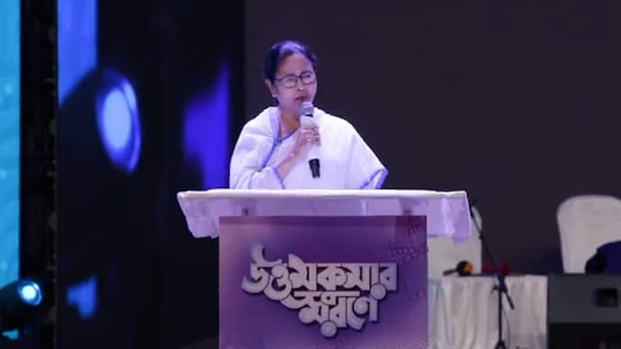 Mamata Banerjee attacks former Left government on Uttam Kumars death anniversary bsm