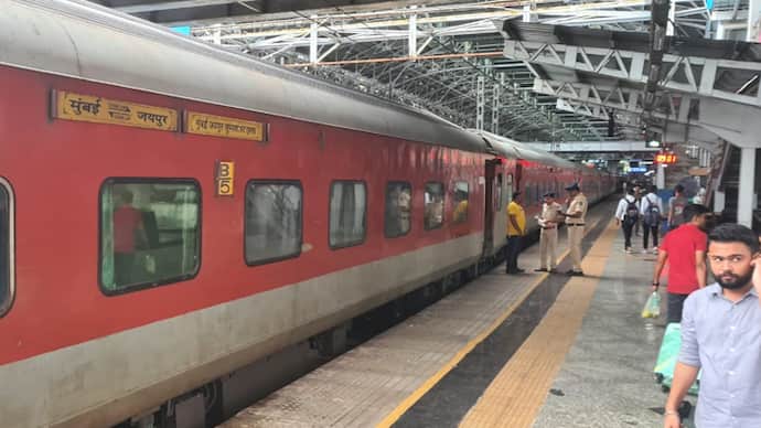 Jaipur Mumbai Central Express train firing