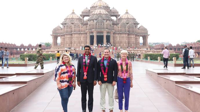 United States Congressional Delegation Visits Swaminarayan Akshardham in New Delhi on independence day bsm