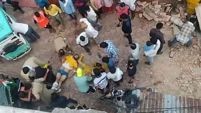 mathura building collapses death of many people in near banke bihari temple in vrindavan 
