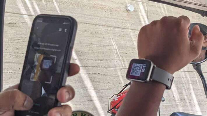 Auto-rickshaw-drivers-shows-QR-code-in-his-smart-watch