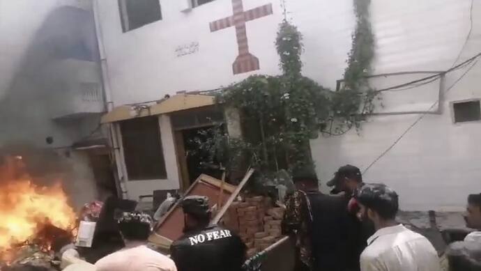 churches vandalised in pakistan