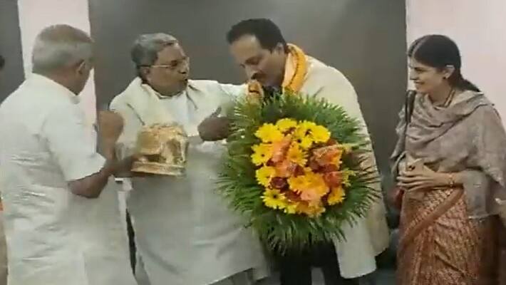 Karnataka CM Siddaramaiah felicitates ISRO chief S Somanath