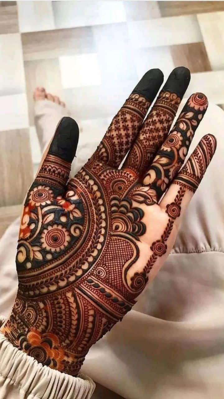 Latest mehndi design ; आपके हाथों पर बेहद सुंदर लगेगी यह मेहंदी की डिजाइन –  ब्रह्म वाक्य