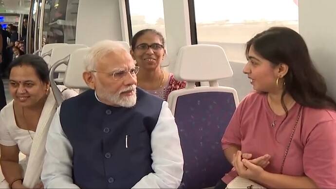 PM Narendra Modi in Metro