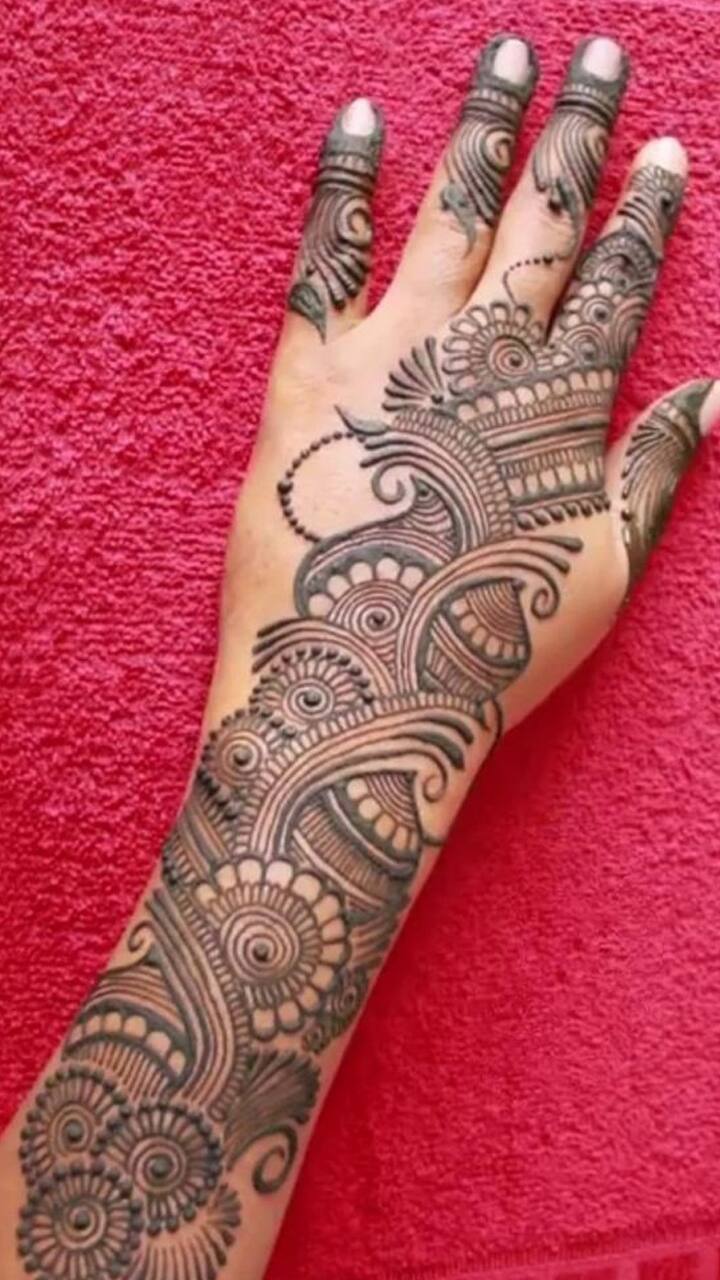Radha Ashtami 2023 Simple Mehndi Design for front and back hand | Times Now
