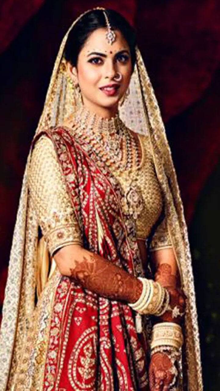 17 करोड़ का लहंगा, 5 करोड़ का LCD वेडिंग कार्ड, ये थी भारत की सबसे महंगी  शादी, देखिये तस्वीरें - ScoopWhoop Hindi