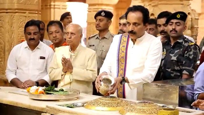 isro chairman somanath visits somnath temple gujarat bsm