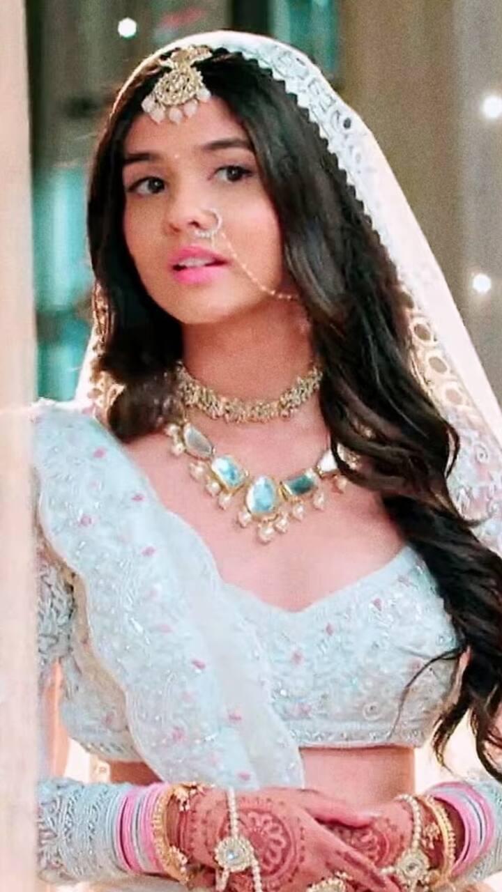 Yeh Rishta Kya Kehlata Hai Actor Shivangi Joshi Looks Breathtaking in  Gorgeous White-Pink Lehenga | India.com