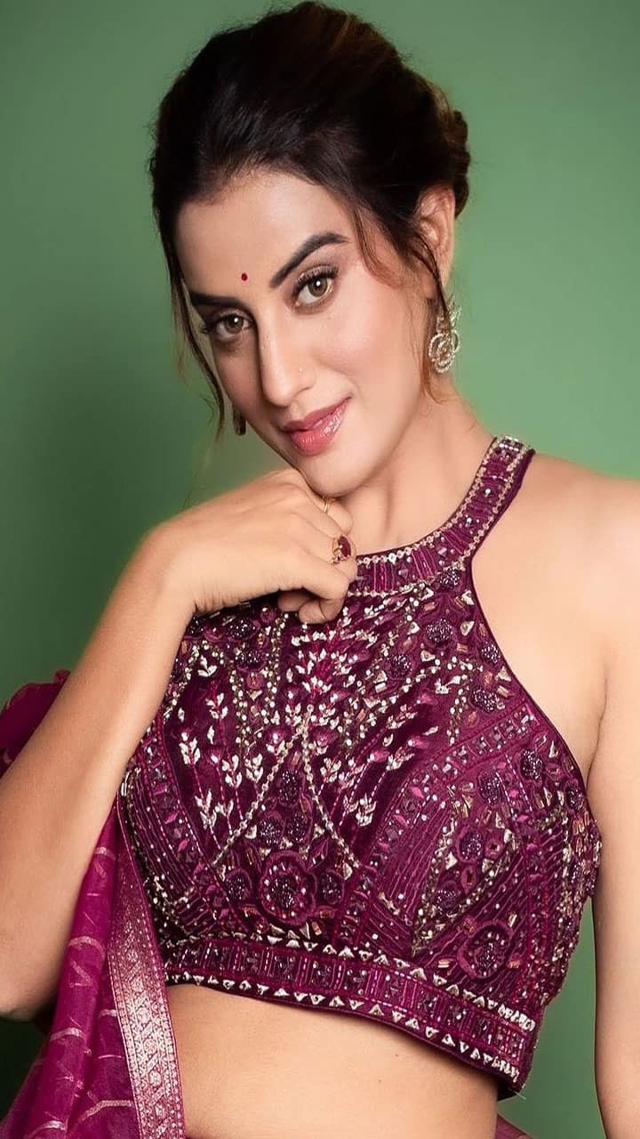 Akshara Singh looking so beautiful in purple lehenga and blouse see photos  - अक्षरा सिंह के देसी लुक पर लट्टू हुए फैंस, पर्पल लहंगे में दिखीं बवाल 1,  मनोरंजन न्यूज