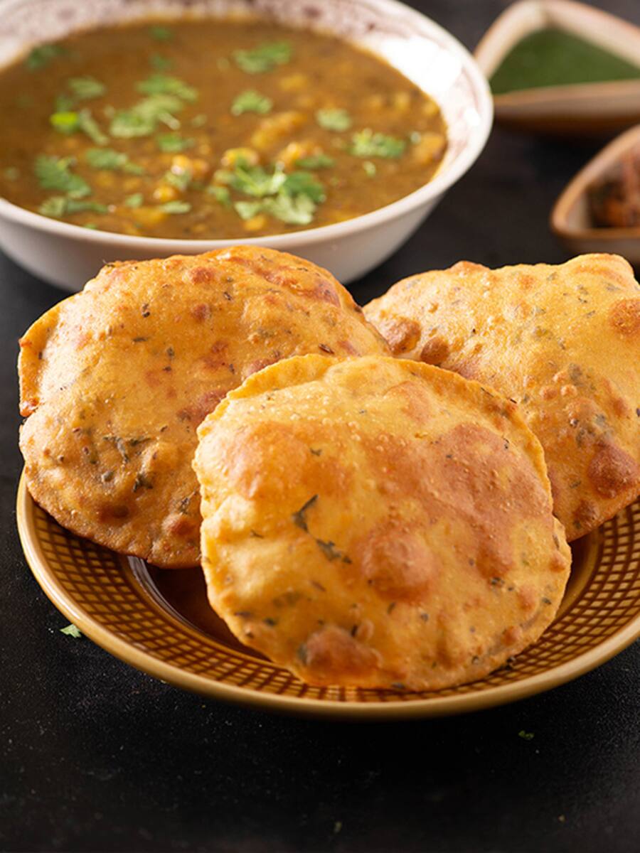 मुगलई खस खस से राधा बल्लवी तक इंडिया में खाई जाती हैं 7 तरह की पूड़ी Traditional Pooris 7 5970