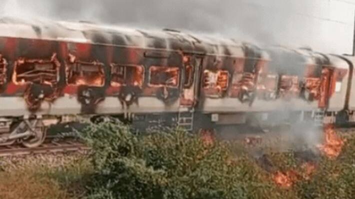 Fire breaks out in Patalkot train in Agra