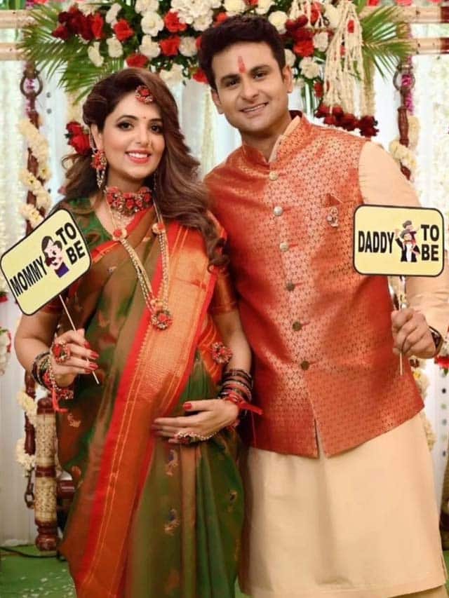 Comedians Sugandha & Sanket's Wedding: Bridal Entry On Palki To Dreamy  Outfits! | WeddingBazaar