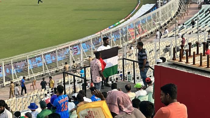 Palestine-flag-wave-during-Pakistan-Bangladesh-match