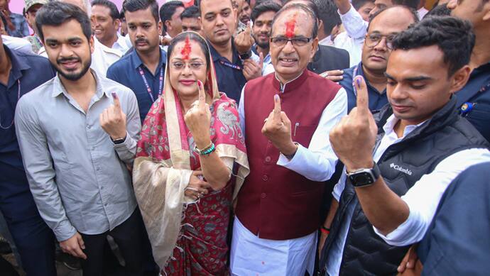Shivraj-Singh-Chouhan-did-voting-with-family