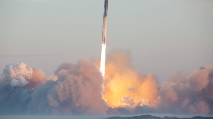 SpaceX Launches New Powerful Rocket But Communication Is Lost Soon After Launch bsm