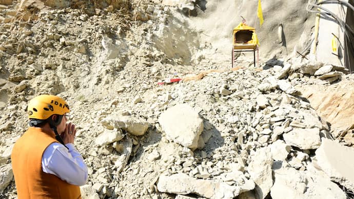 CM-Pushkar-Simgh-Dhami-takes-Uttarkashi-Silkyara-Tunnel-Rescue-Update
