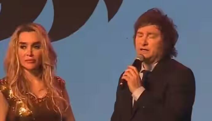 Argentine President Javier Milei surprised  audience by kissing his girlfriend on stage watch  video bsm